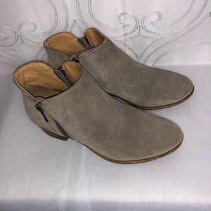 LUCKY BRAND PERFORED ANCKLE BOOTS